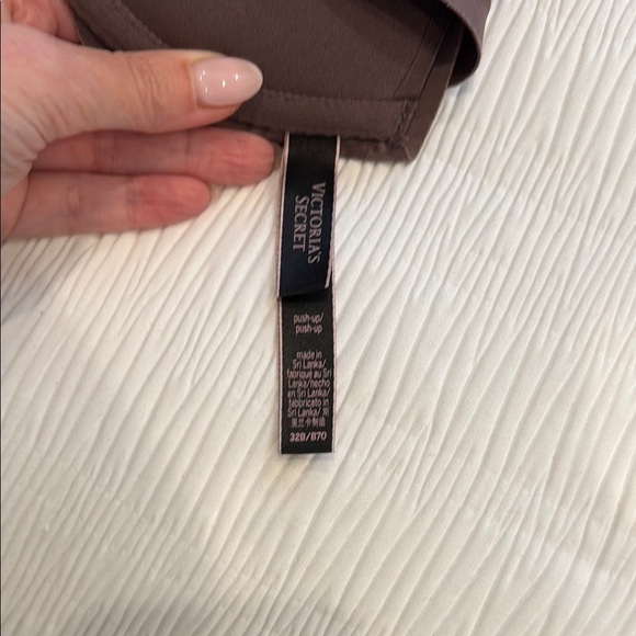 Victoria's Secret Purple T-Shirt Bra with Seamless Design - Picture 3 of 4